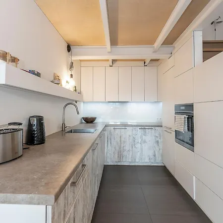 Vincent Grand Loft-near Clinic, Arena & Stadium Apartman